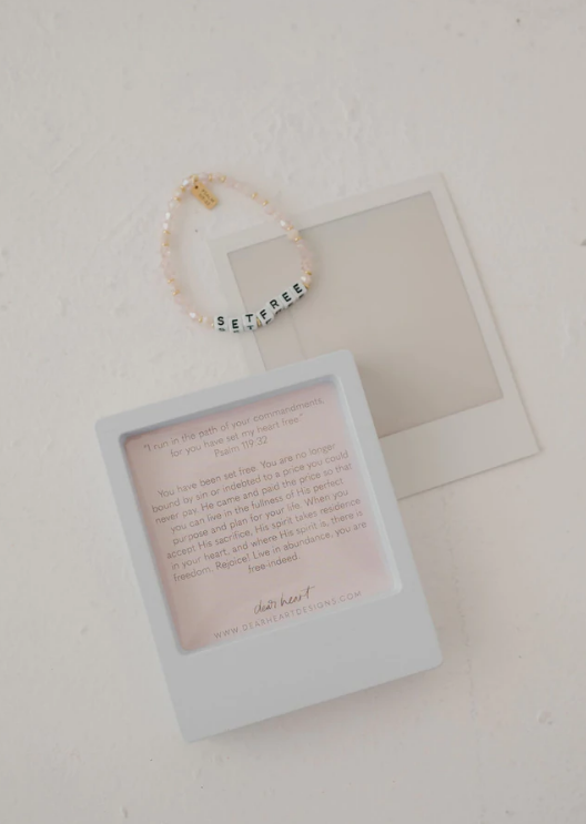 beaded bracelet set free