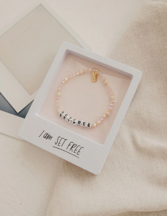 beaded bracelet set free