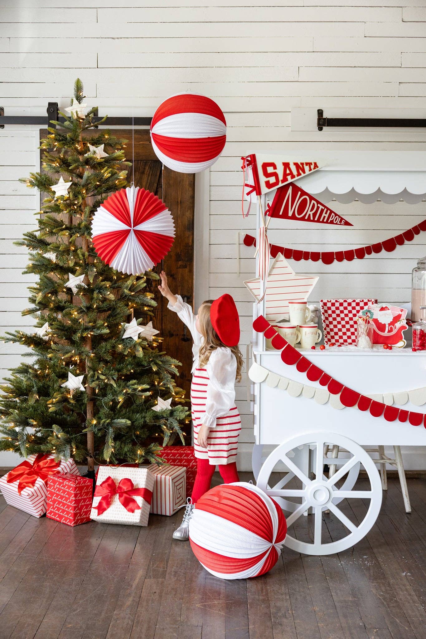 Set of 2, Red and Cream Scalloped Banner