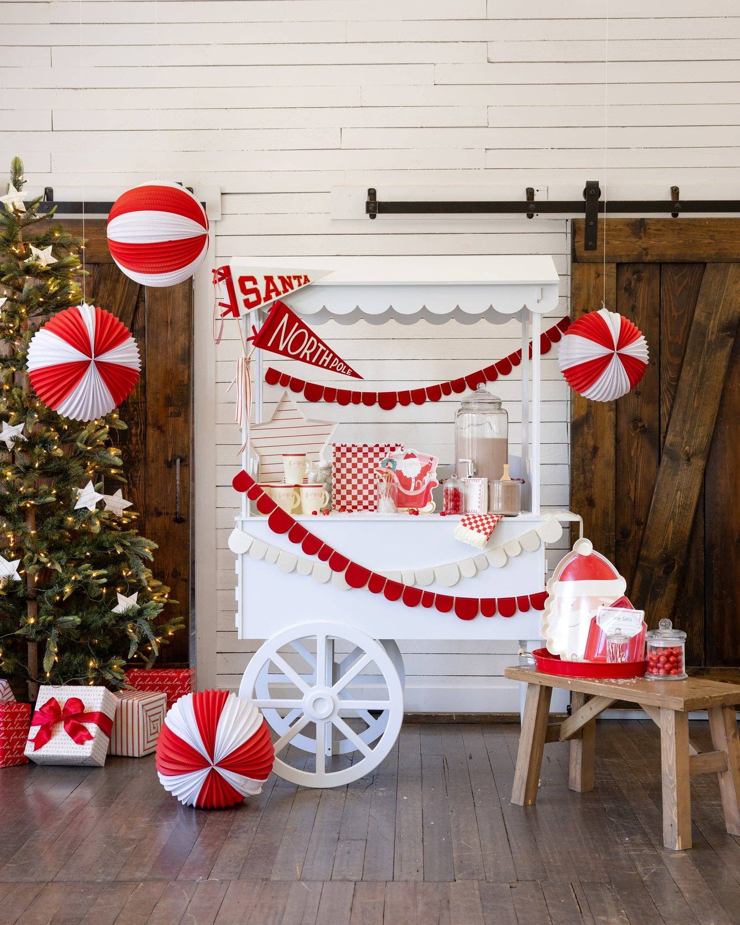 Set of 2, Red and Cream Scalloped Banner