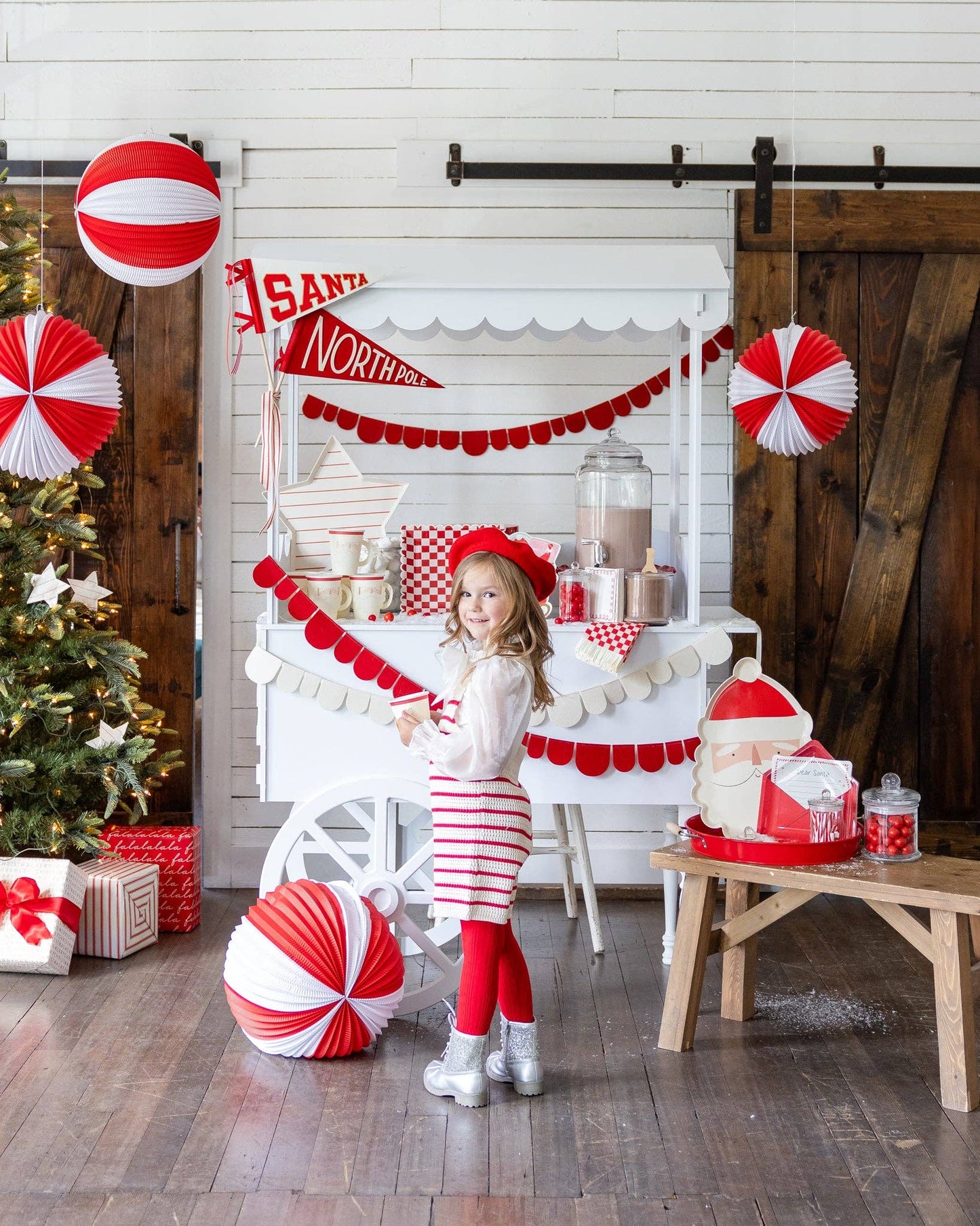 Set of 2, Red and Cream Scalloped Banner