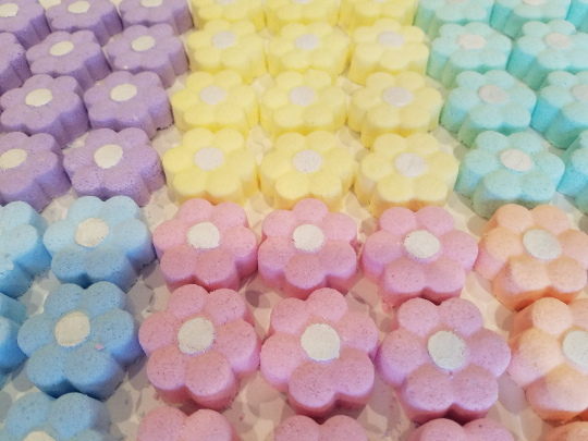 Mini Daisy Bath Bombs