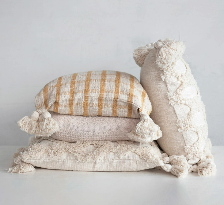 Tufted Design Slub Pillow with Tassels